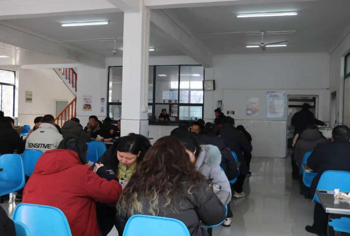 “清风”拂过三张桌