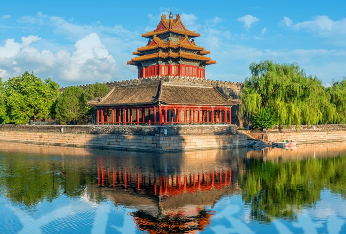 参观博物馆，习近平幽默提醒小心文物，“砸了我得负责”