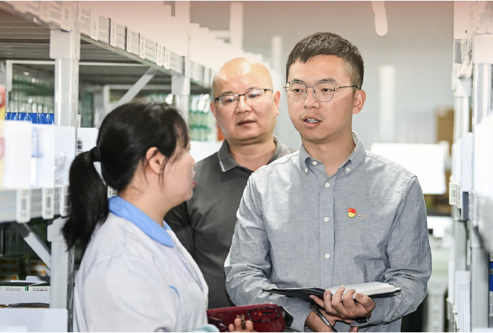 对于显绩与潜绩 总书记这样辩证分析