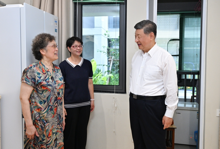 “努力创造经得起实践、人民、历史检验的实绩”